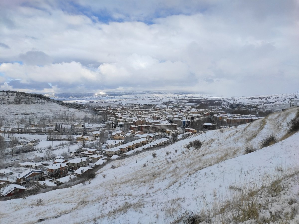 MeteoBureba's tweet photo. La Bureba completamente nevada. https://t.co/uxMw0cCQPU