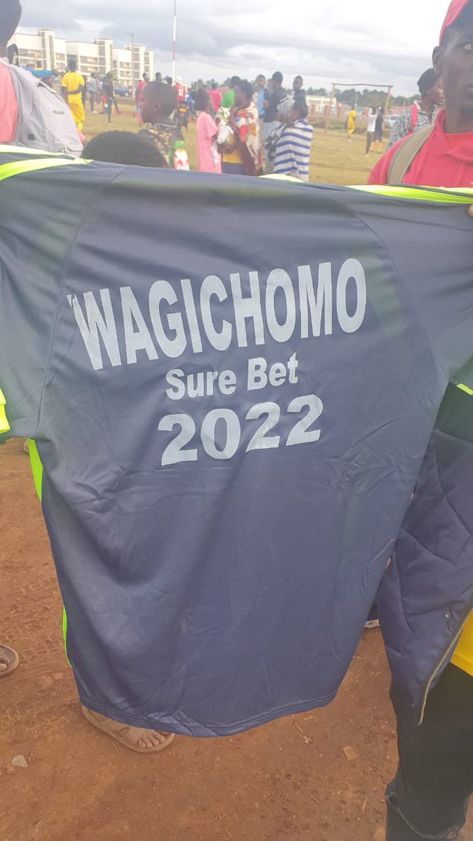 VGichomo's tweet photo. 2021 couldn't start a better way than this, hosted a tournament dubbed "Crime sio poa" at Kamae grounds. 15 teams of under 17 from all over Roysambu competed where the top team received football jerseys and runner-up got footballs. #unclevinnie #gichomo #surebet https://t.co/qH6je2ijkH