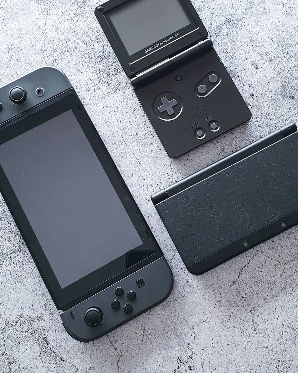 Dashy_Love's tweet photo. 𝐵𝑙𝑎𝑐𝑘 🖤
.
.
.
.
#black #blackcolor #alwaysblack #blackmycolor #blackbestcolor #negro #siemprenegro #negroelmejorcolor #nintendoswitch #nintendo #3dsnintendo #gameboyadvance #gameboycolor #gameboy #gamer #geek #gaming #newnintendo3dsxl https://t.co/n6vJuP3N5A