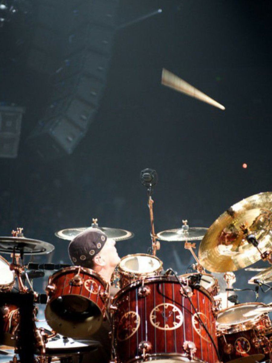vivien2112's tweet photo. And if the music stops
There’s only the sound of the rain
All the hope and glory
All the sacrifice in vain
And if love remains
Though everything is lost
We will pay the price
But we will not count the cost...♥️
#Ripneilpeart
Happy Pratturday #Rushfamily @RushFamTourneys https://t.co/SNpx0kIre8