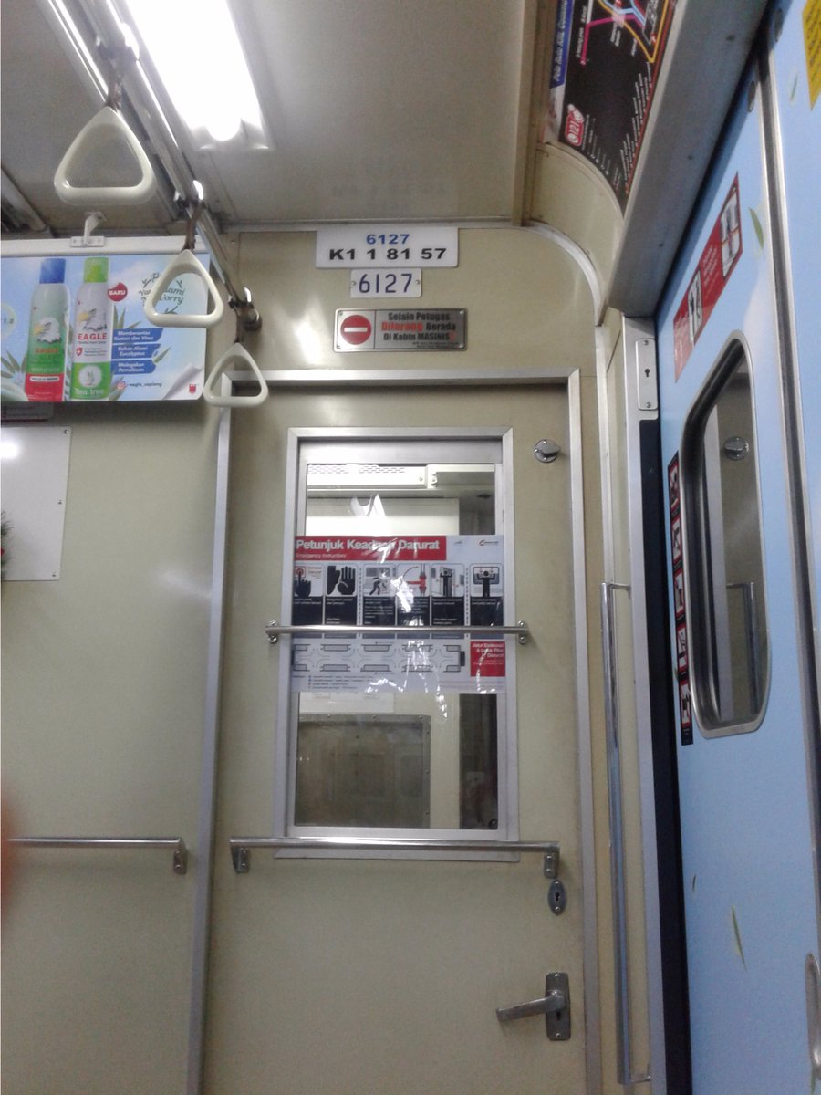 CranberiesCraft's tweet photo. Wihhh denger lagu Jepang bagus banget deh di @CommuterLine https://t.co/EdqRloz0N9