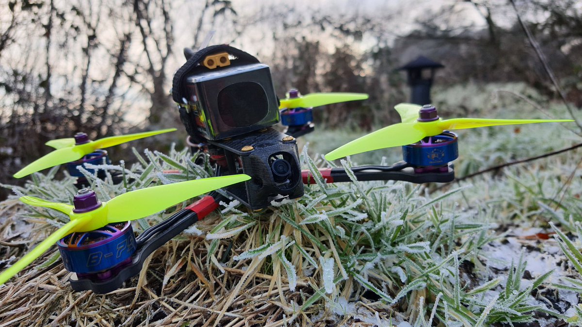 JAB1a's tweet photo. New year...new build 😍 AttoFPV Neutrino frame from Droneislife...
#3bhobby #B75 #fpvfreestyle #fpvracing #fpv #fpvlife #gemfan #droneislife #aikon #menacerc #attofpv #6smotor #power #bling #fpvaddict #neutrino #new #attofpv #hurricane #racemotor #hota #rlfrost #ice #brushless https://t.co/q5W2ebDW4d