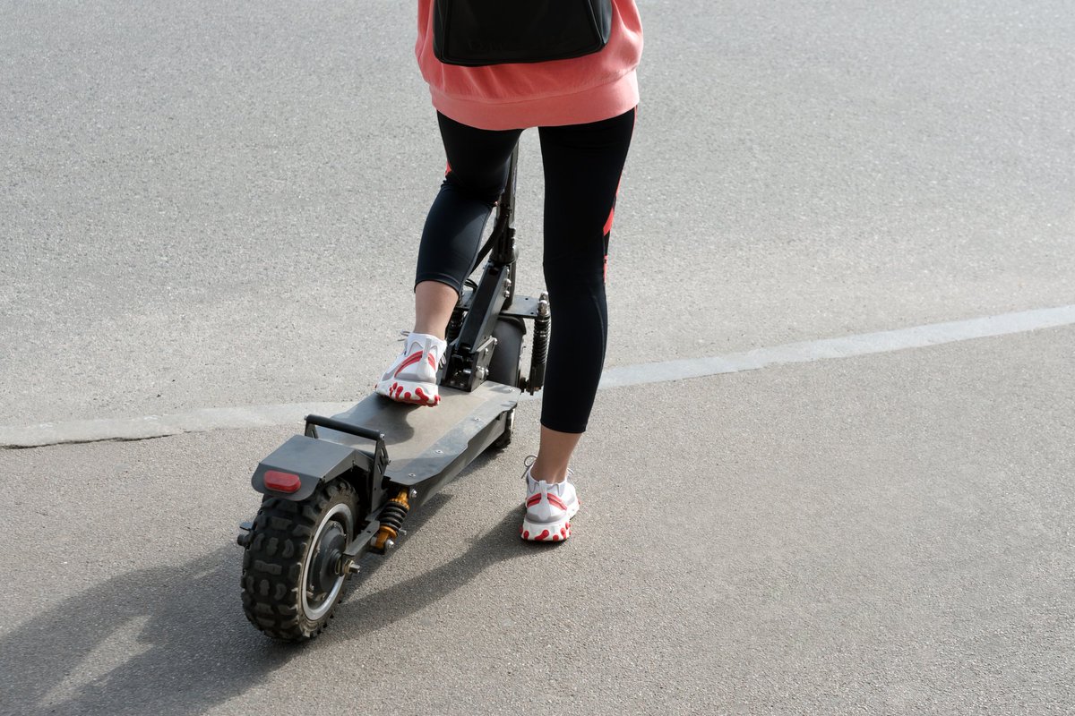 DelegGobCYL's tweet photo. ℹ 🛴 Desde hoy, los vehículos de movilidad personal son considerados vehículos a todos los efectos y sus conductores están obligados a cumplir las normas de circulación, como el resto de conductores de coches y motos. 🛴=🚗🛵 https://t.co/fgwPtSZLNs
