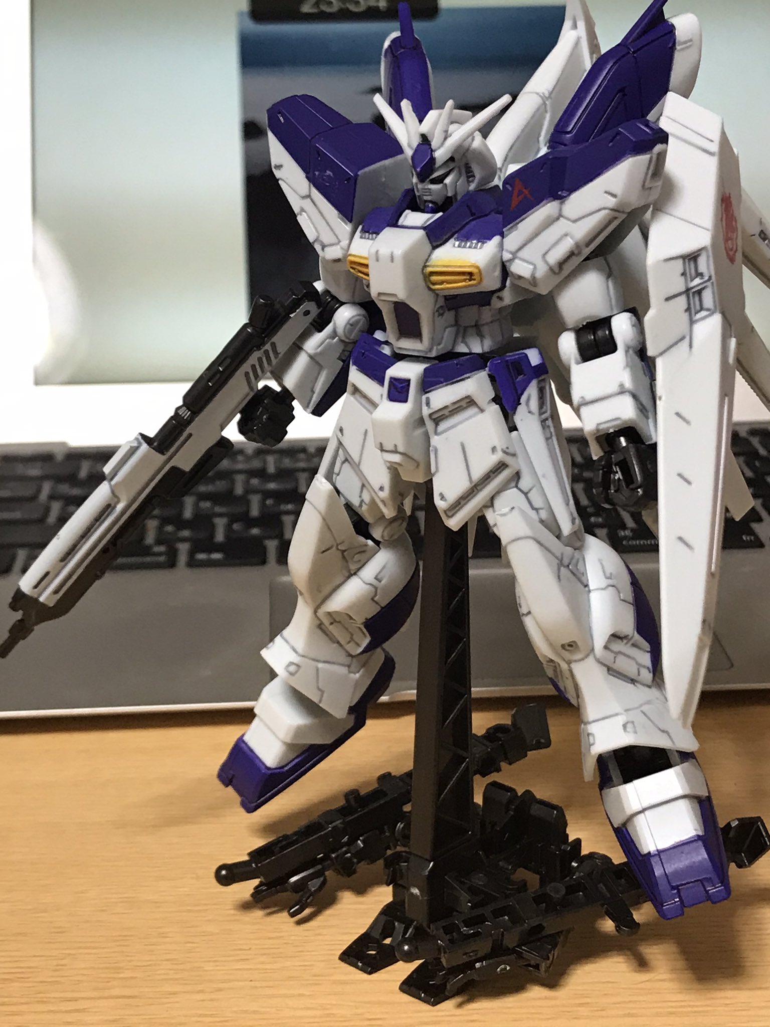 トンコツパスタ Gフレームのハイニューガンダムが気に入ったので墨入れしてた Gフレームはディテールが細かいので ガンダムマーカー 墨入れペン 極細 でカキカキするだけでぐっと格好良くなります あとは何かのついでに艶消しトップコートしよう