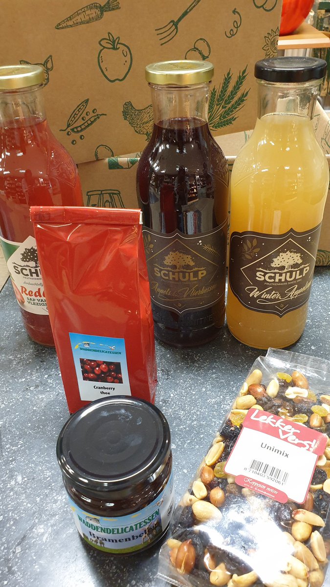 Dat is nog eens een gezonde start met deze sappen, jam  thee en notenmix bomvol vitaminen! Ook als geschenk in streekproductpakketdoosje of folie geschenkverpakking verkrijgbaar.