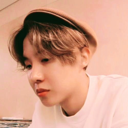 meownchild's tweet photo. :¨·.·¨: 
`·. Sope au
Onde Hoseok é apaixonado por um colega de classe e vive o admirando "disfarçadamente"
                      ou
onde Yoongi não aguenta mais ver aquele garoto lhe encarando todo santo dia e no último dia de aula da faculdade decide ir tirar satisfação com ele https://t.co/TL2iTgOxCb