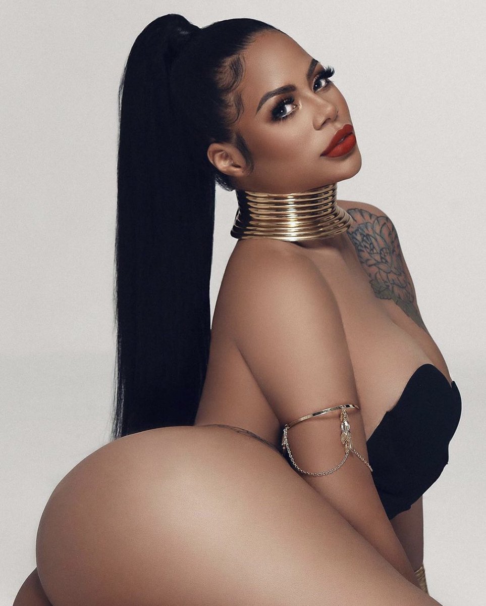 25.We have one Strella Kat at this position and she is LOVELY . Even if she never gave a standing ovation she’d still have my attention .