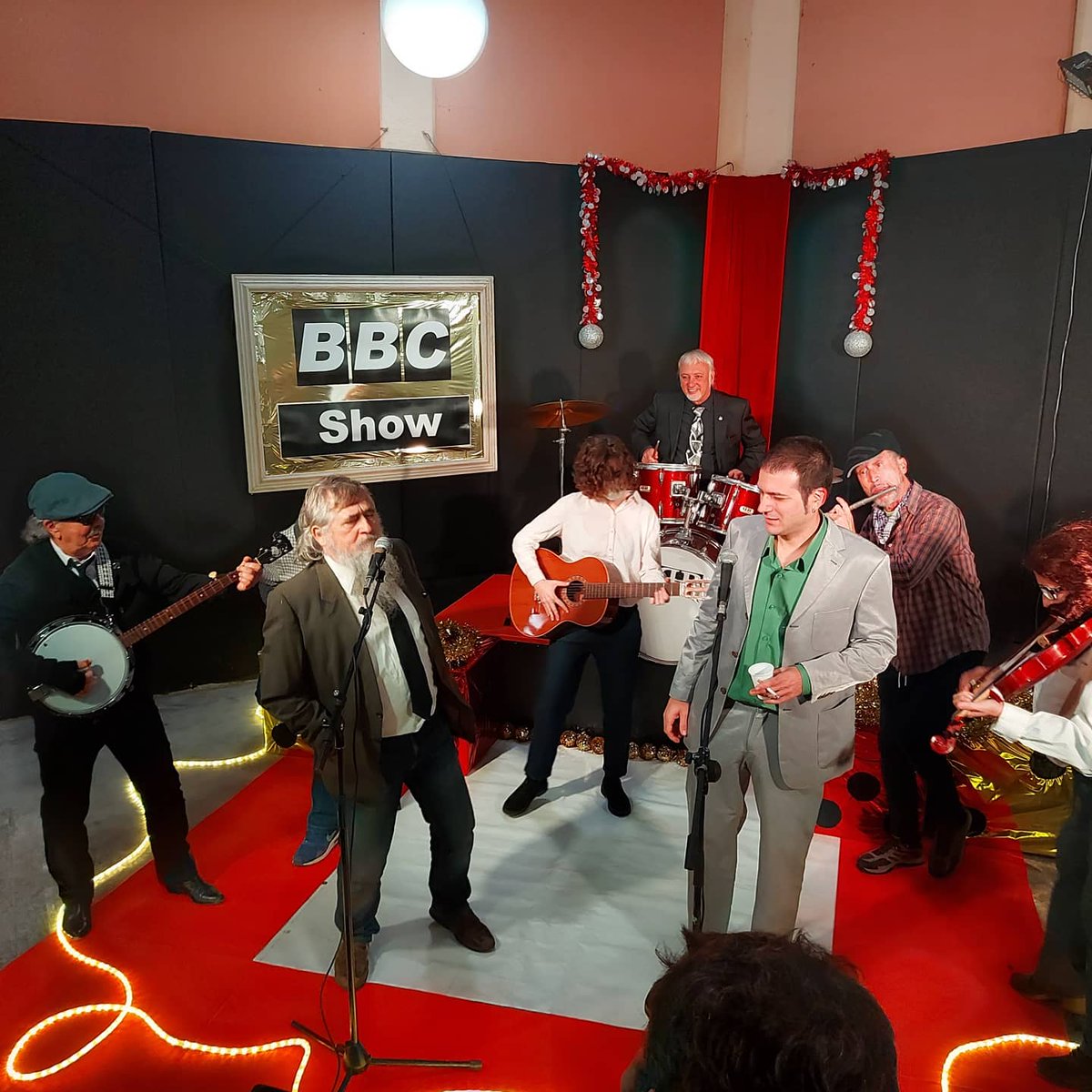 entitatger's tweet image. Gran acollida de l'espectacle televisiu del Ger en motiu de cap d'Any. El podeu trobar al nostre canal de youtube. 1/2