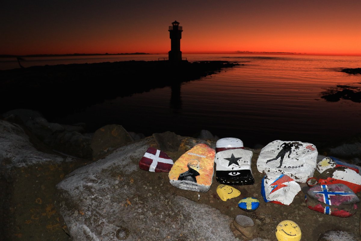 icelandvisitor's tweet photo. Do you love #davidbowie then you can find this #mural and stones in #iceland in this Guide-book LINK to book>https://t.co/CtAXoOri9z<#wanderlustxl #travelguidebook #solotravel #familytravel #travel #guide #inspiredbyiceland #NaturePhotography #bowie #Bowieforever #travelwithmoon https://t.co/NbaQlaWcyI