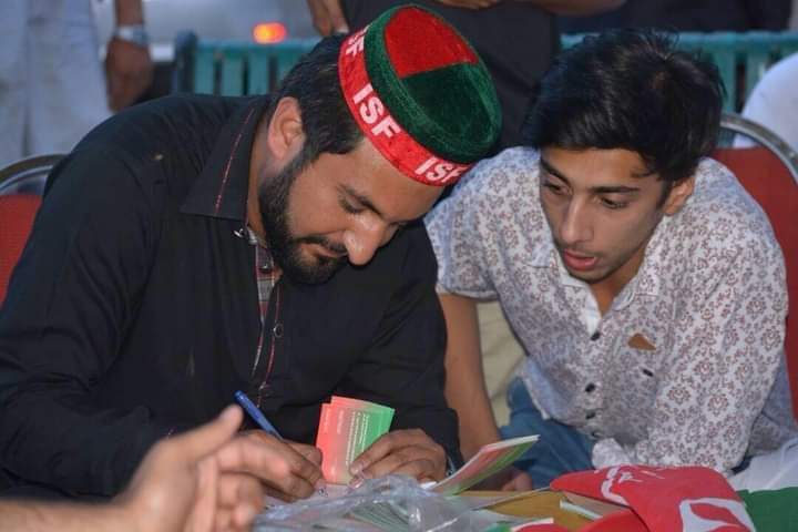Afrasyabsatti's tweet photo. We will not let this Blood wasted, surely police force needs mega overhaul in their mindset.

@ImranKhanPTI he was supporter of your vision for his better future and lost his life in unimaginable way. @hamzashafqaat
Can you please do a presser on this? #JusticeForUsamaNadeemSatti https://t.co/J5WPh4NYLF