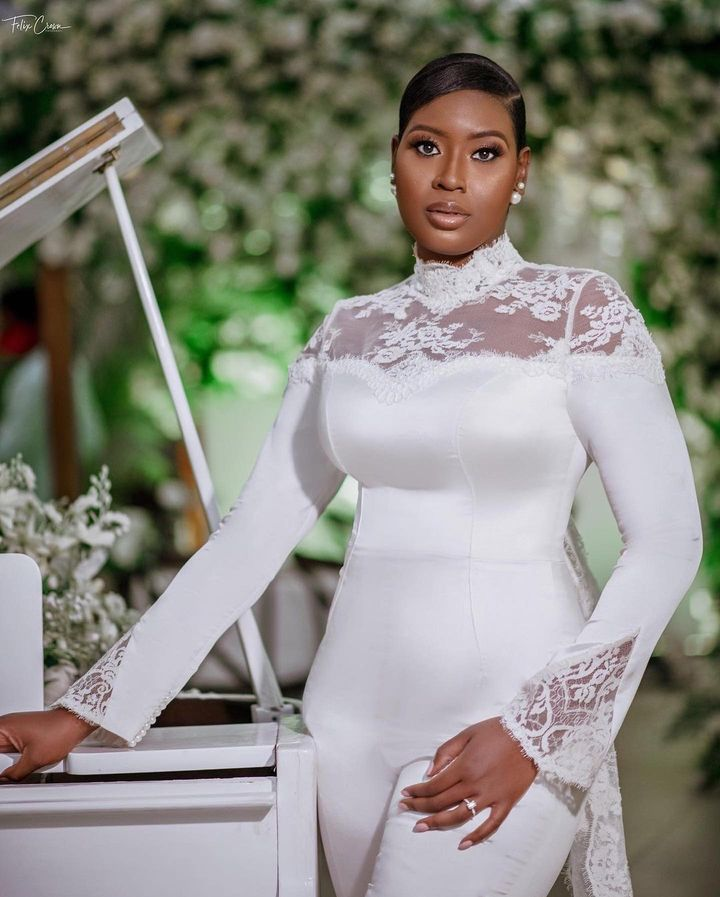 alanweddingest1's tweet photo. RT @BeanballMedia: Beautiful bride @steffetb ⁣😍🥰

Bridal styling: @lavish_bridal

Planner: @etaleventsng ⁣

Makeup: @bimpeonakoya ⁣

⁣#brides #bridal #weddingblog #weddingdress #weddinggown #hairstyle #bridetobe

https://t.co/mdzAy90ZPb https://t.co/0GBlnvCGz0