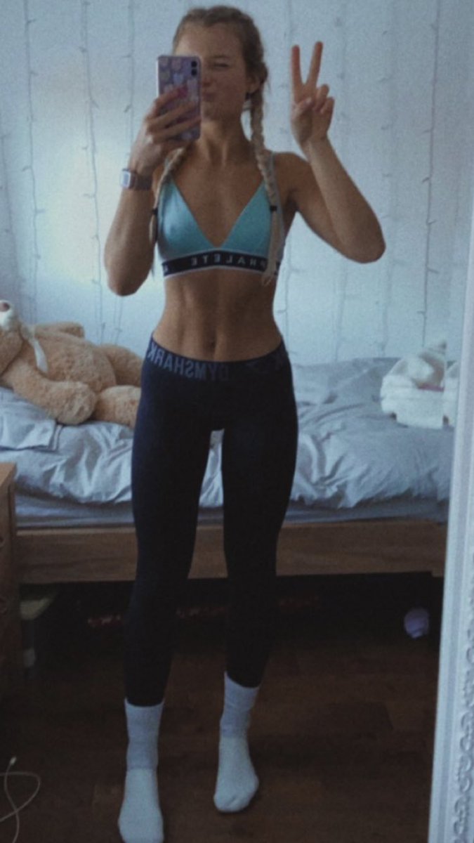 BodysSport's tweet photo. #whitesocks #fitchick #abs #athletic #greatshape https://t.co/TrGgJ15GiL