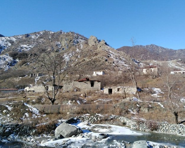 GunayValizadeh's tweet photo. Photo from Yanshag village of Kalbajar❄️💙

This is the place where the famous Azerbaijani poet Ashig Alasgar lived for several years after leaving his homeland #Göyçə (currently #Sevan) in 1918 as a result of the genocides committed by the #Armenia'n Dashnaks against our people. https://t.co/LnszAQ7HzN