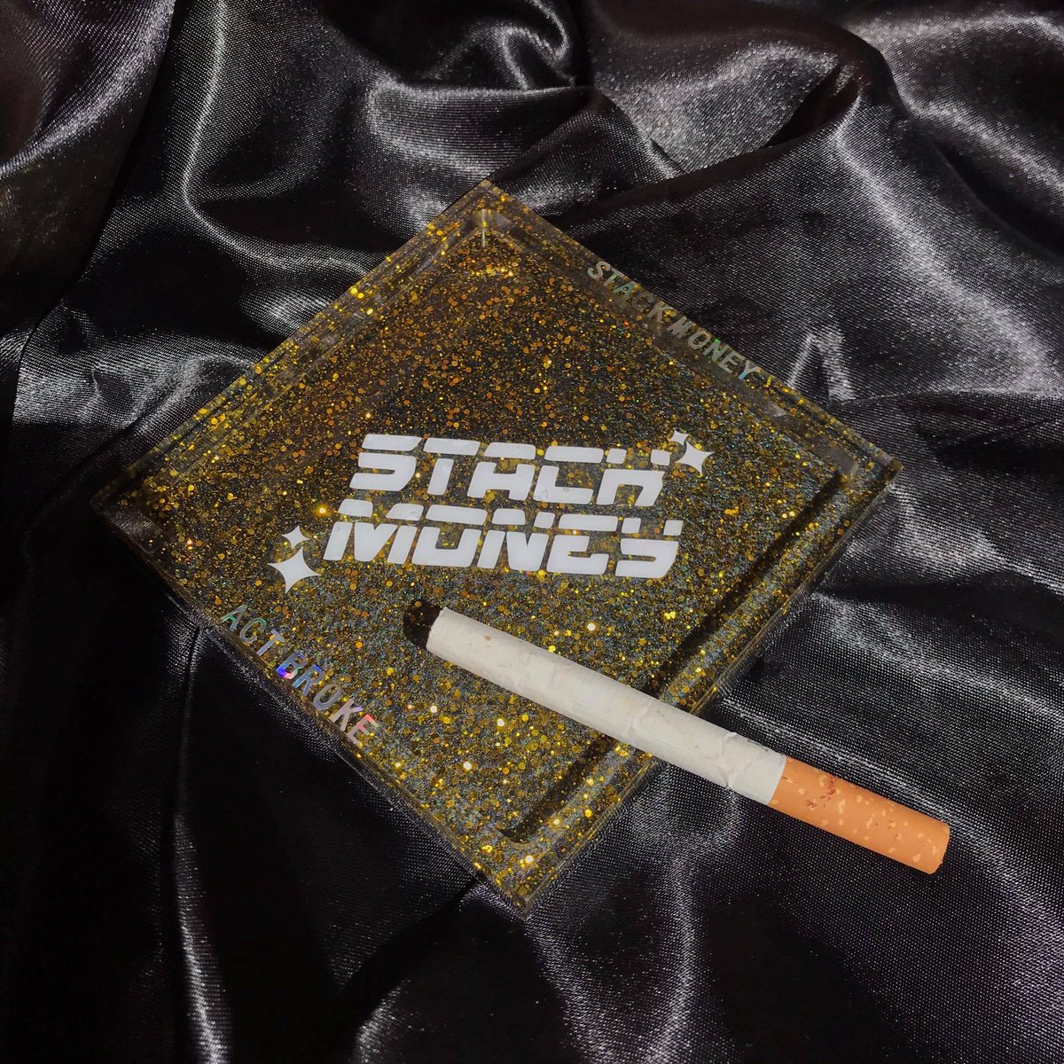 stackmoneyph's tweet photo. 2/3 ANNIVERSARY COLLECTION 🔥

Stack Money Tray ♨️
Rolling / Ash Tray ( 4x4 inches)
₱350 ($7.24) comes with Free Stickers and Special Packaging 💯

For orders and inquiries, Kindly send us a message 📩

#StackMoney #OneYear https://t.co/YegztIXrE3