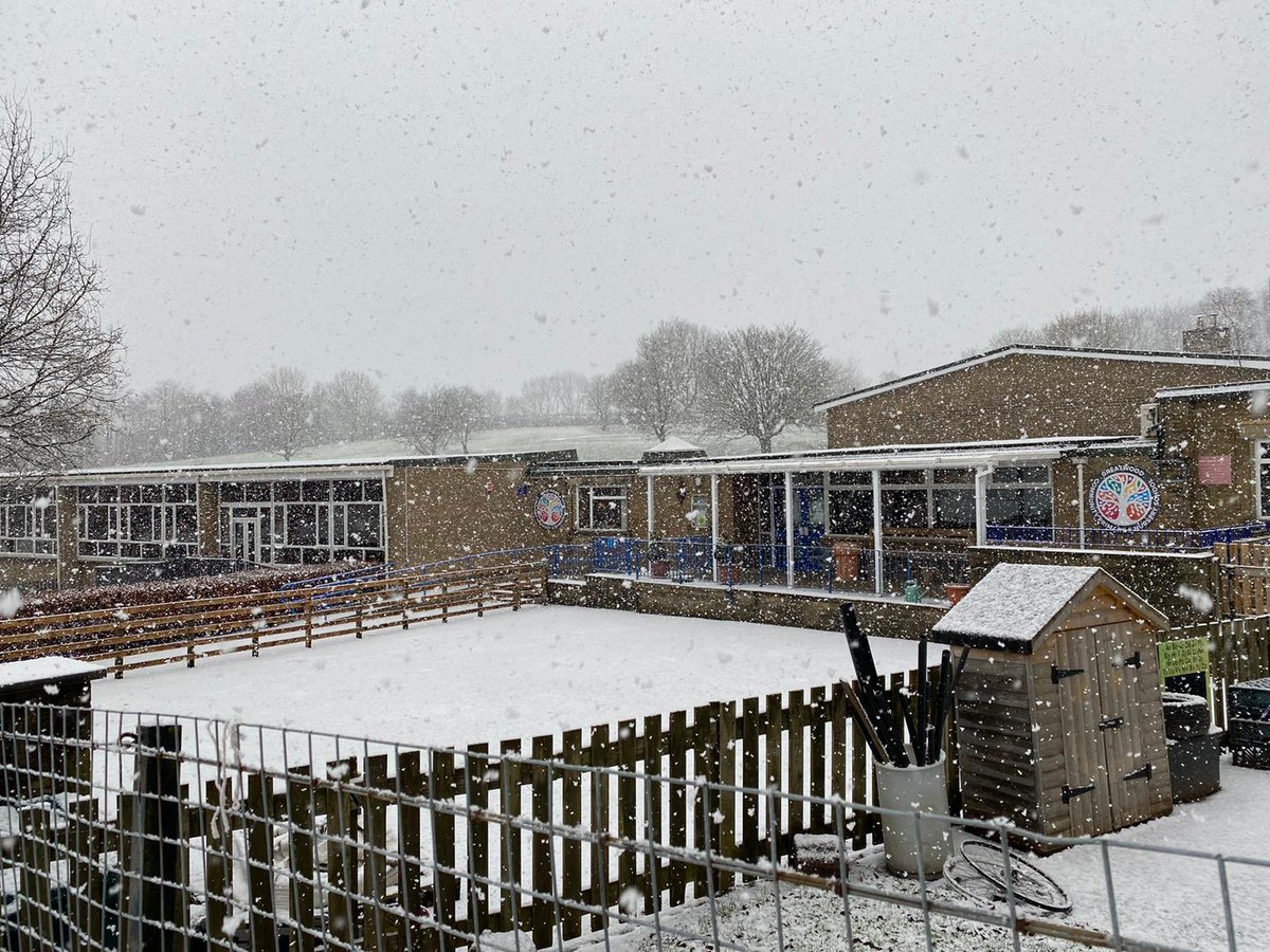 GreatwoodCPS's tweet photo. School is looking fabulous covered in snow ❄️ ⛄️ #sledging #fun #snow #coldandcrisp https://t.co/P834WS5TxJ