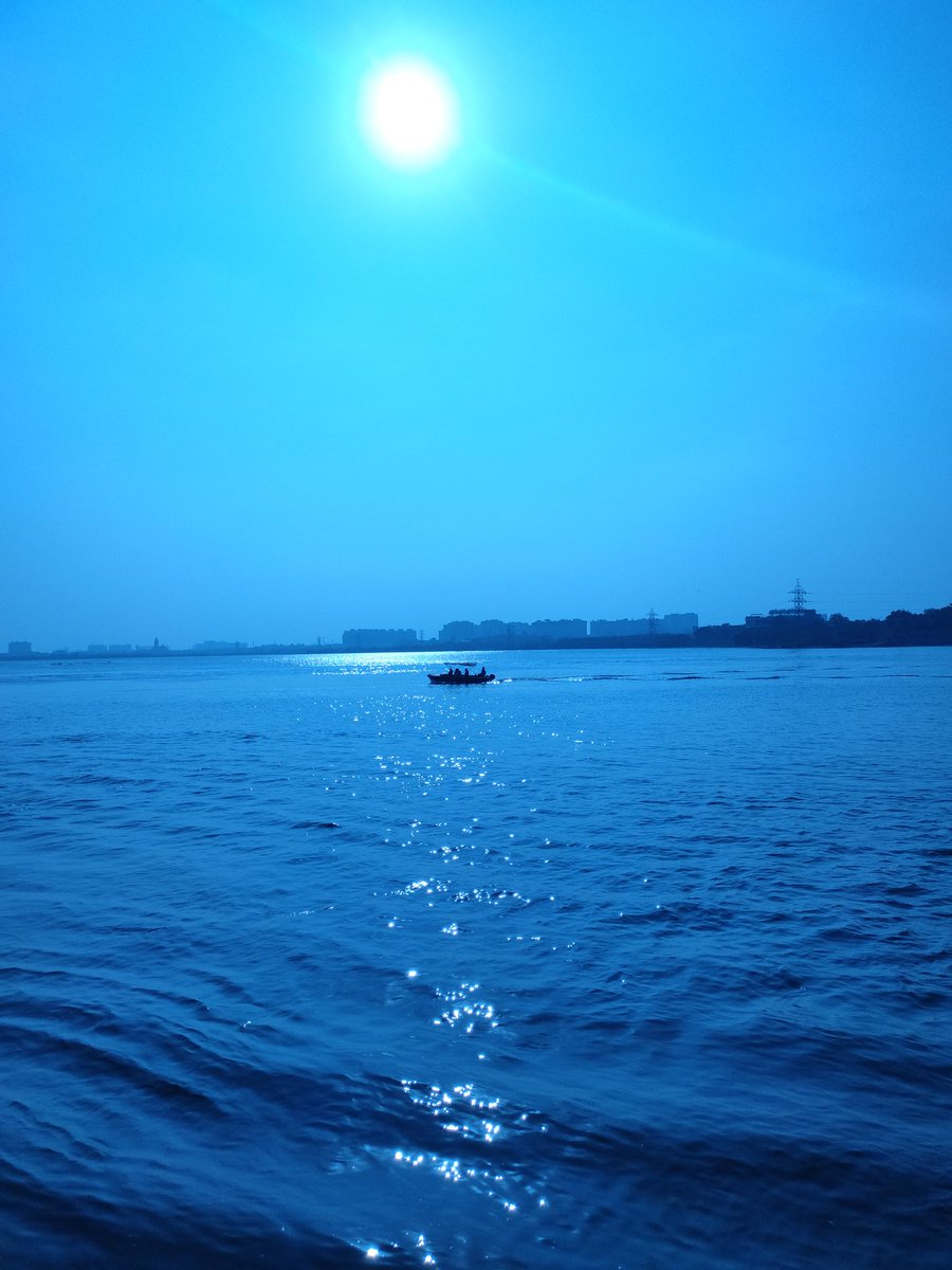 yoganand_blutor's tweet photo. Lake like an Ocean 🌊🌅

Nature's beauty ❣

Blue love 💙
.
.
...
#blue #bluelove #natureblue #nature #naturelover #naturephotography #muttukaduboathouse #lake #bluelakes #lakeview #ecr #ecrride #lakeview #chennai https://t.co/ioH7X5HzZU
