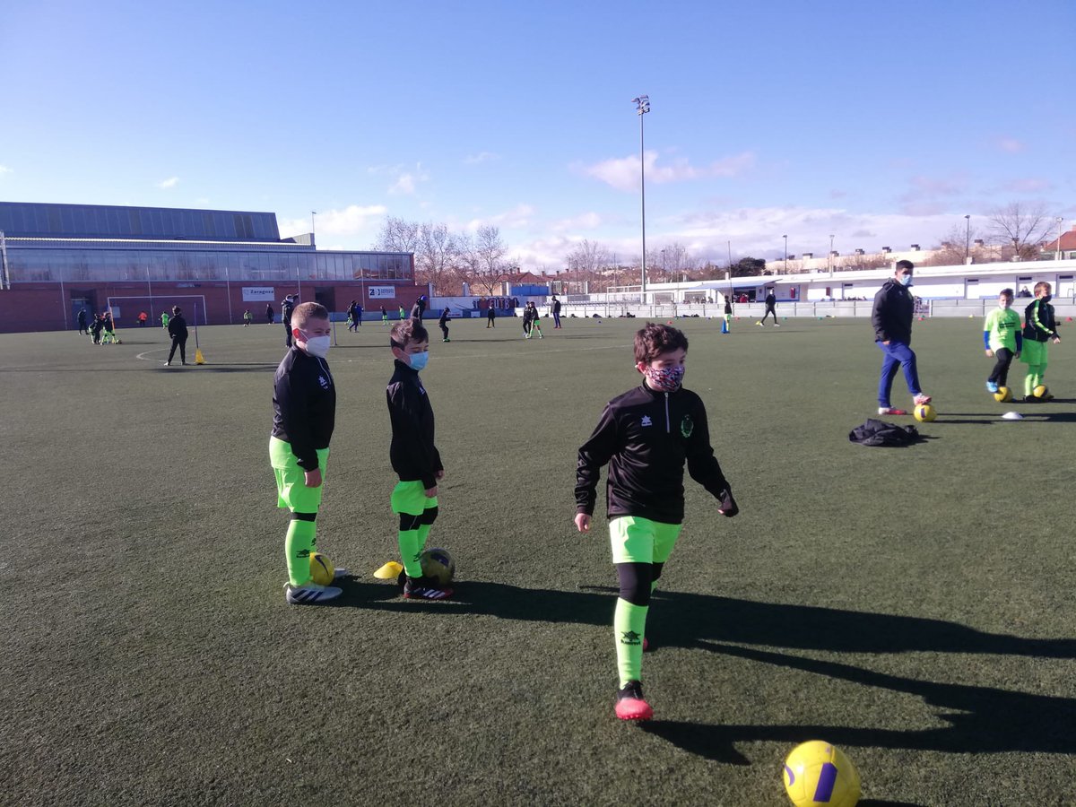 Fotos de los Alevines y Benjamines en el tercer día de tecnificación de Navidad