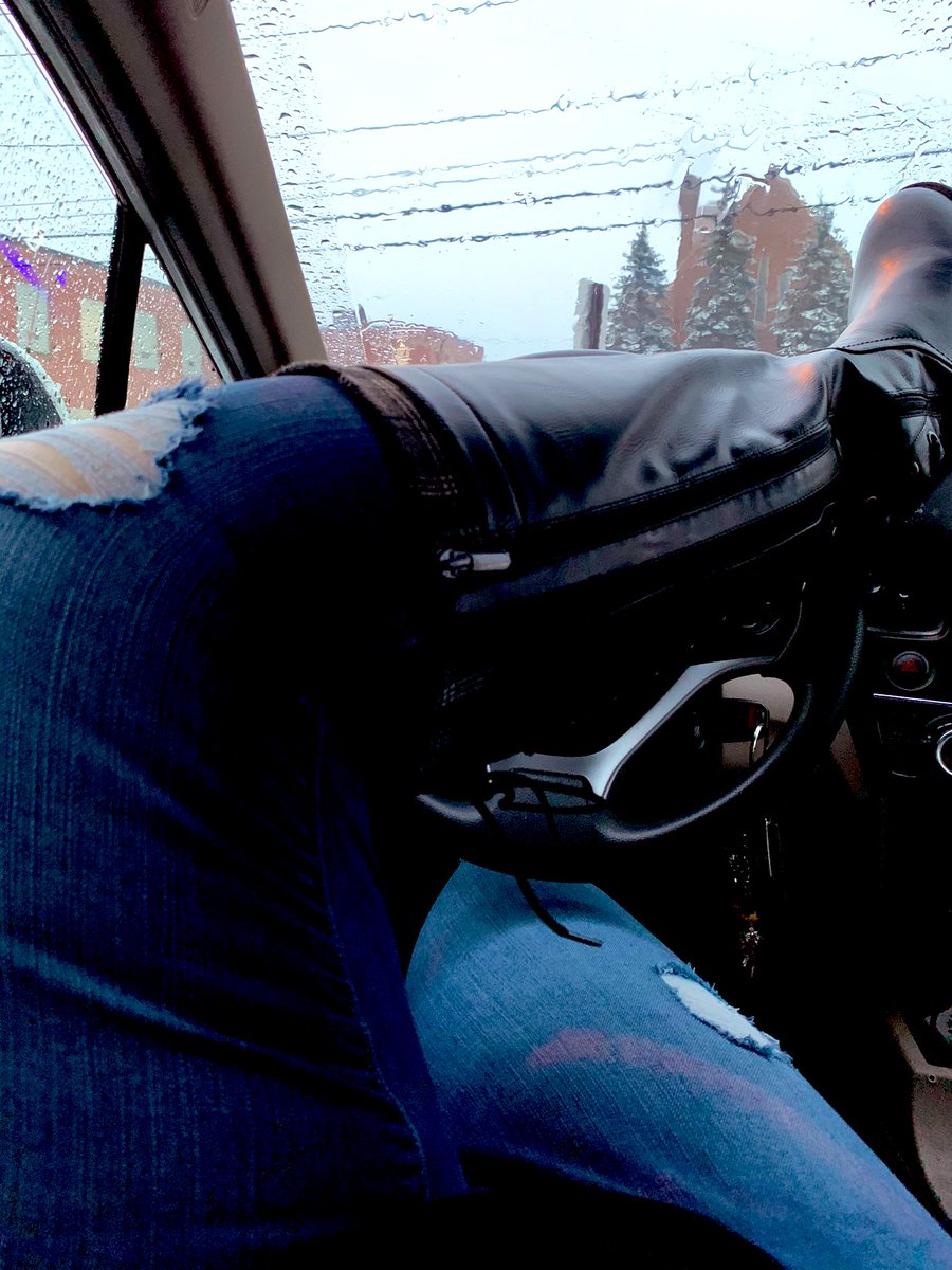 SaavikVulcan84's tweet photo. Who else goes commando underneath their jeans while driving like an asshole 😝 jk but am not kidding about the commando part 🍑 #nopanties ##gonecommando #whotookmypanties #ThatsNotWhatSheSaid #SaturdayMorning https://t.co/B8aS5vDzC4
