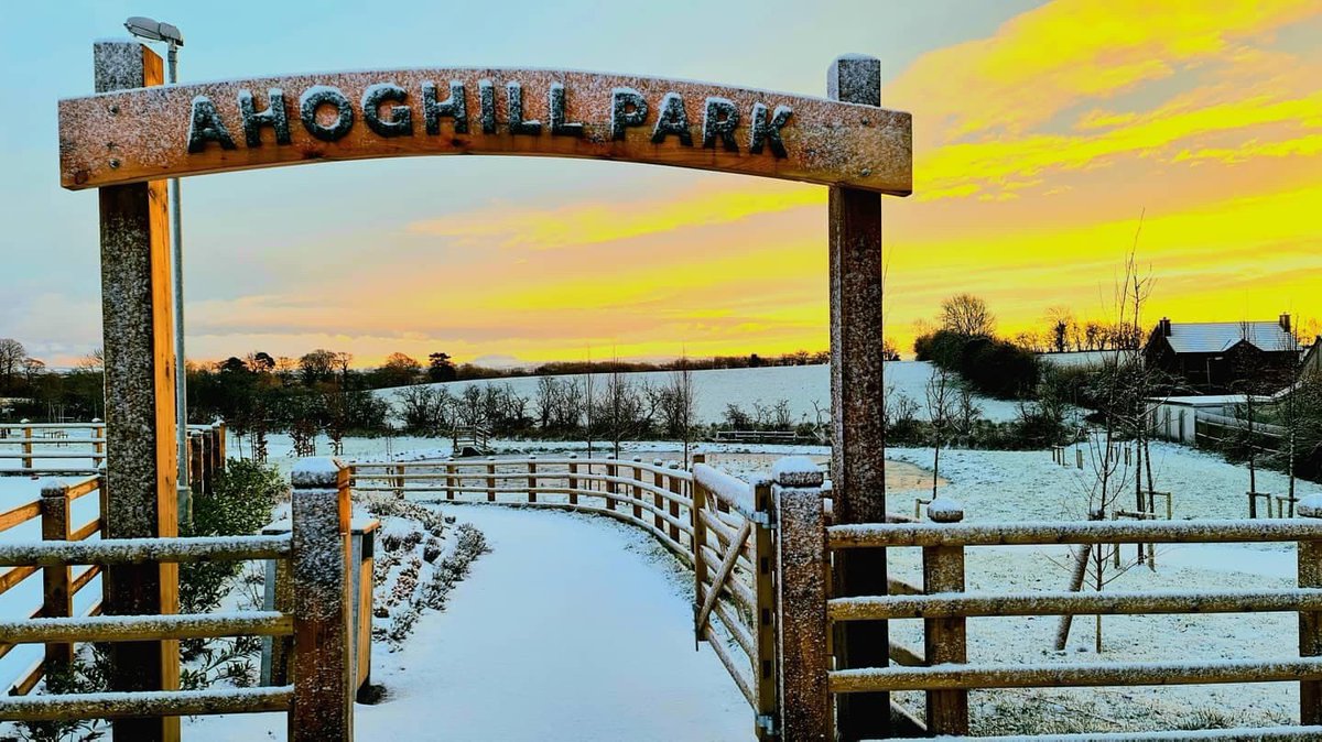 LoveBallymena's tweet photo. Sunrise from the Ahoghill park on the last day of 2020. 

📸 Andrew Finn https://t.co/MUSNUxlC0v