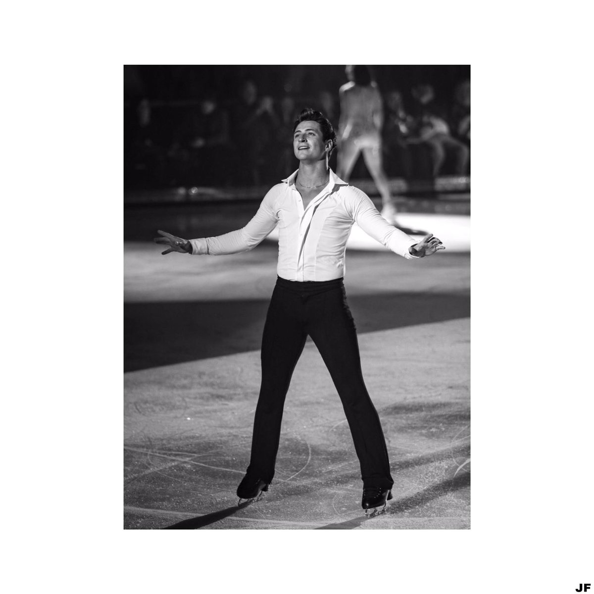 TessaVScottM1's tweet photo. โโShine bright...
โ...bright like...?
โ...diamonds in the sky.โ
#VirtueMoir #TessaVirtue #ScottMoir #icedance #iceskating #figureskating #TeamCanada #TTYCT #Diamonds #saudade #throwback #olympicchampions #olympics #XCII #partners @ScottMoir @moirsskateshop
3rd pic: @gregkolz https://t.co/OQ5XLlEqr5