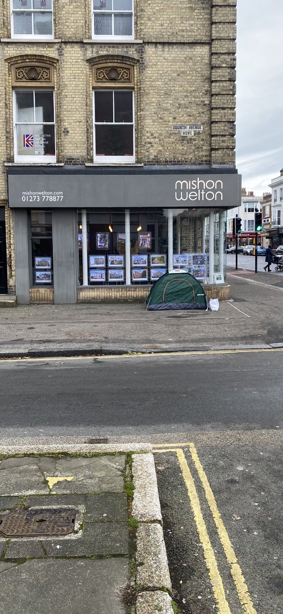 daveynutley's tweet photo. Rather ironic and sad picture! It’s Baltic out there too. Tried to offer a bacon sarnie and coffee but no answer. #Homeless surely more needs to be done! #hove #sussex https://t.co/ptWIyXxdEa
