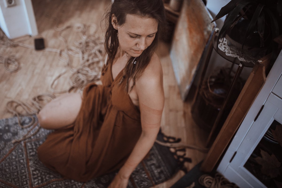 ElenaStrawberry's tweet photo. next try for twitter :3

model Theresa <3 and her first flight
#models #shibari
#shibariart
#suspension #ropeart
#girlsinropes #photography #shibarisuspension #kinbaku #tiedup #fly #artsy #moody #spiritual #fall #juteropes https://t.co/eLxzaDdnHz