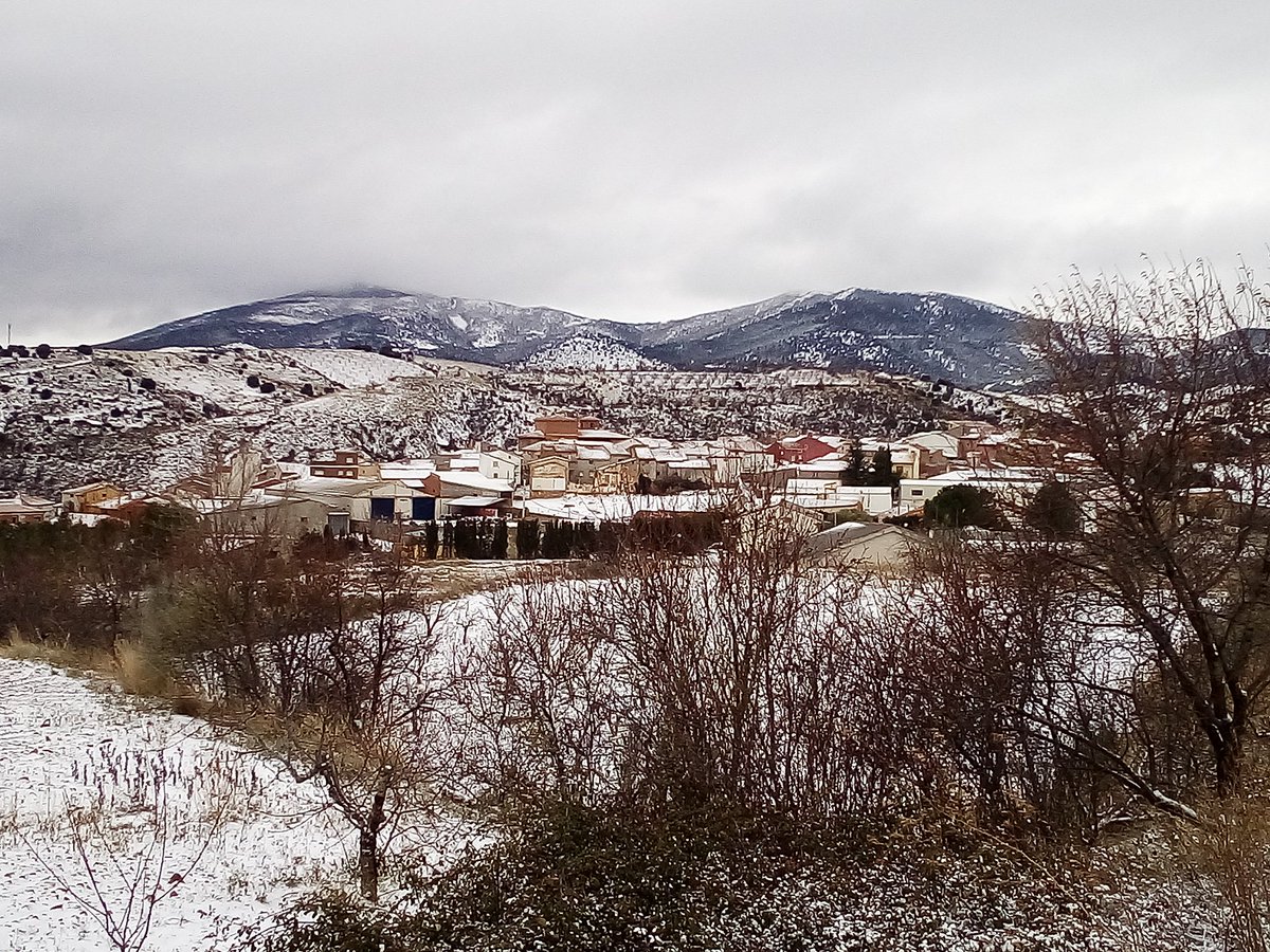 EnBoca_Cerrada's tweet photo. La #nieve de #BorrascaBella nos regala estampas como estas en #Acered (Zaragoza) 📸☃️ https://t.co/ehjIXCOdvl