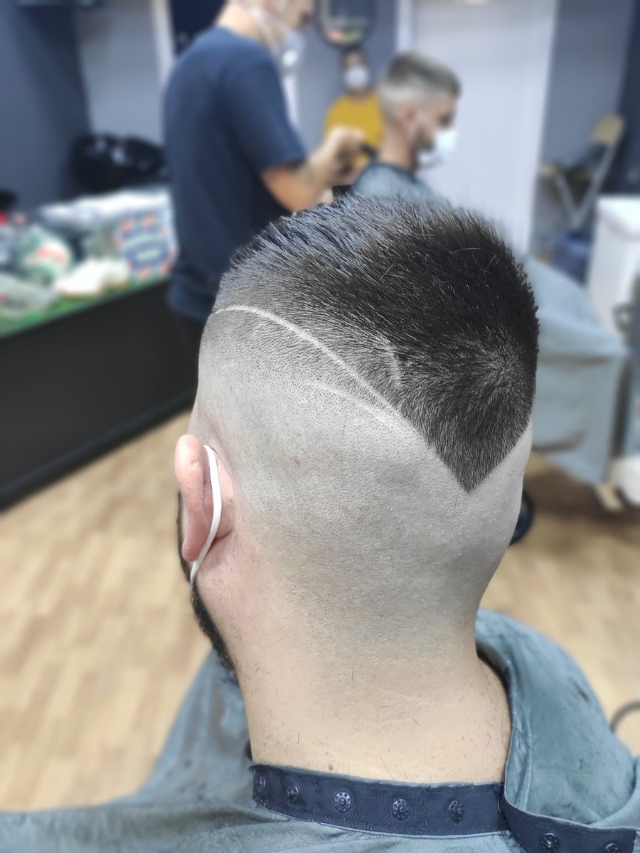 tijerasdetriana's tweet photo. โก๏ธ #diegojeda ๐ธ๐ธ๐ธ๐ธ๐ธ
โก๏ธ Haircut @tijerasdetriana ๐โ๏ธ
๐ธ๐ธ๐ธ๐ธ๐ธ๐ธ๐ธ๐ธ๐ธ๐ธ๐ธ๐ธ
#haircut #fade #line #triana #svq #tijerasdetriana #barber #barbershop https://t.co/RShRh3qypC