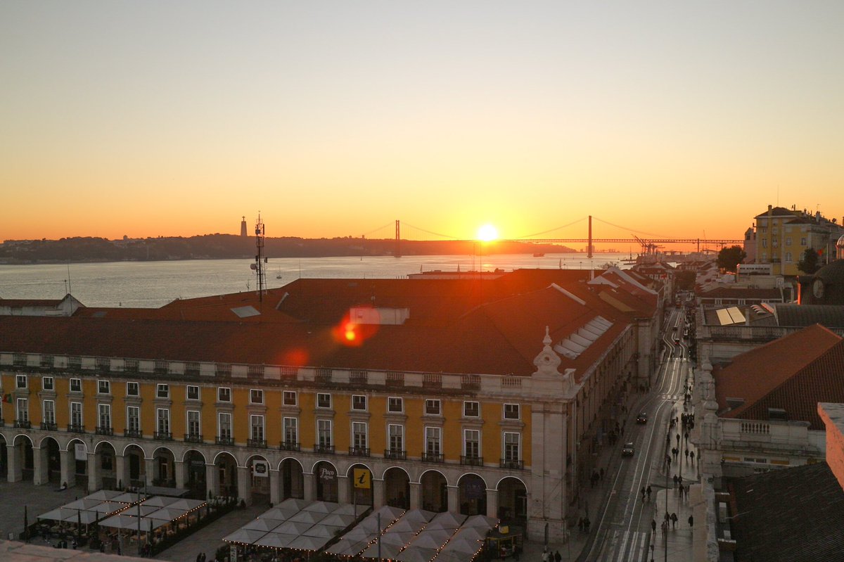 sinneundreisen's tweet photo. Was für ein Jahr! Angefangen mit Silvester in #Lissabon, über Spaziergänge in Grünau bis zu kleinen Ausflügen innerhalb #Deutschland |s
Mein Jahresrückblick, der im Rahmen der Fotoparade von @ErkundeDieWelt entstandenen ist.
#fopanet #reisen
https://t.co/Lcq8iNwjX6 https://t.co/Vxge0E5D5r