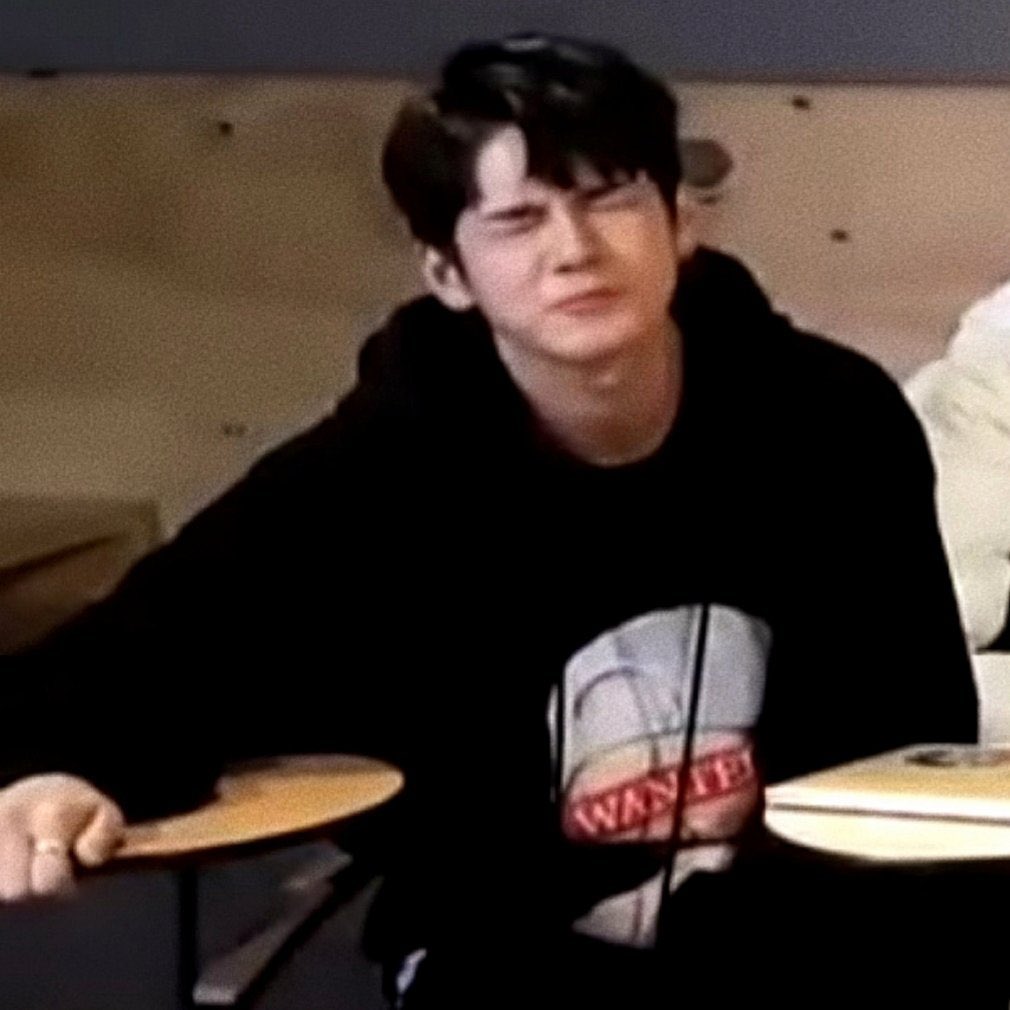 Christine825 tweet media