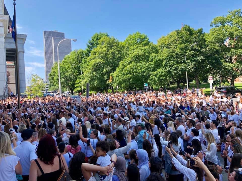 Thread on 2019: the year that aggressively set the stage for our current state of affairs. New York  #A99  #A099. No coverage from MSM, so only those directly impacted knew what was happening. Tens of thousands kicked out of schools, Jews targeted during religious holidays.