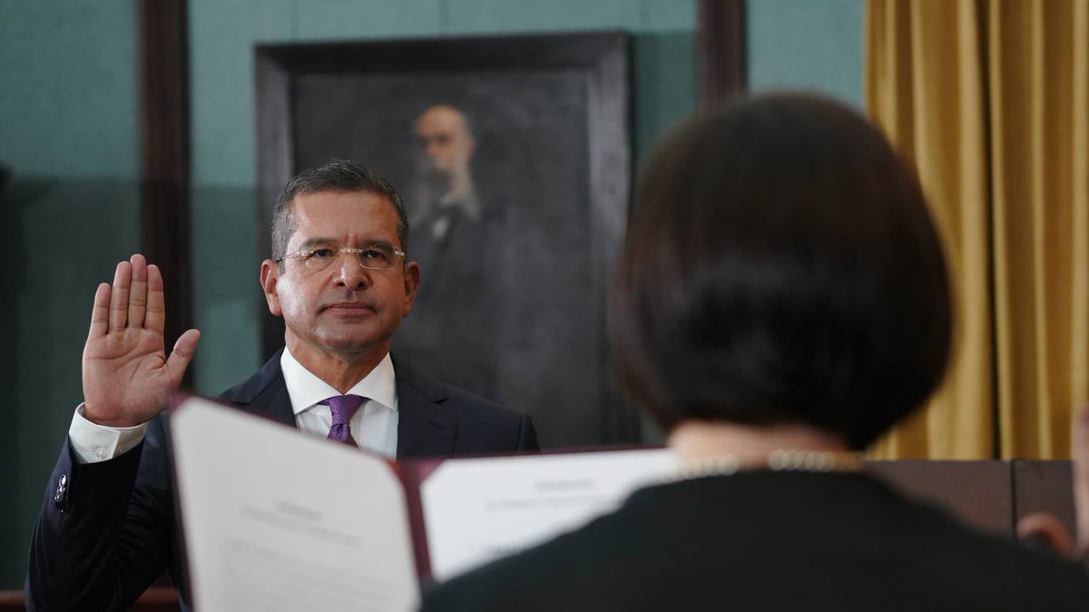 GovPierluisi's tweet photo. Juramentando como Gobernador de Puerto Rico. #TomaDePosesión #TodosPorPuertoRico #GobernadorPierluisi https://t.co/zM26U151Vs