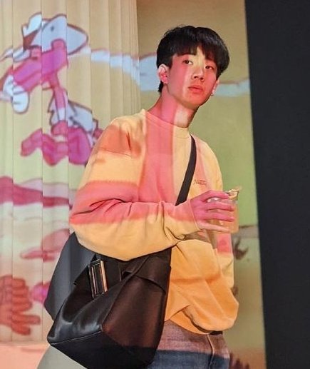 BabiiRuangkhao's tweet photo. ประหนึ่งว่าอยู่ในผับ แล้วกำลังเหล่ตามองหญิง อร้ายยย กร้าวใจ!!!! 🙈😳 https://t.co/SkmH5s9TGi