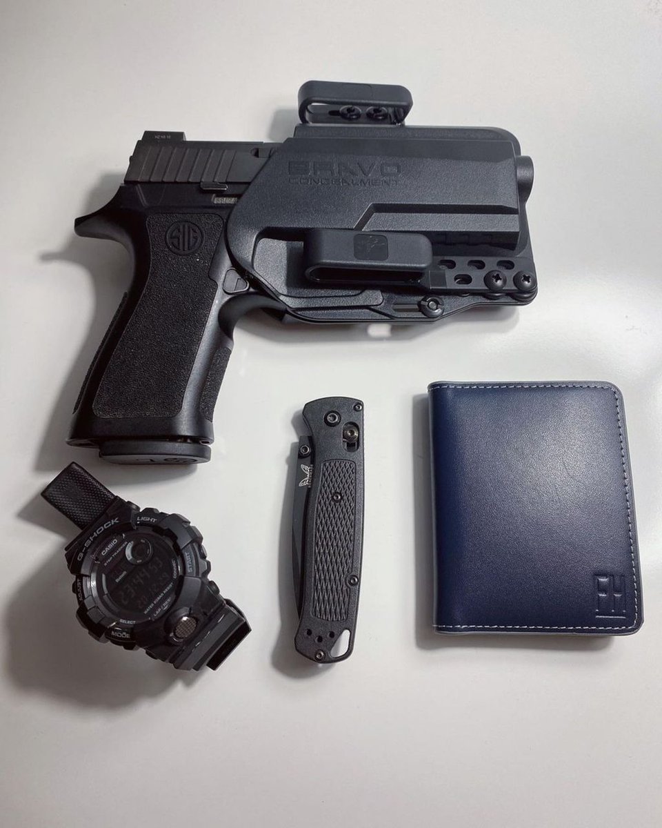 BravoHolsters's tweet photo. New @bravoconcealment holster came in for my new @sigsauer_daily P320 x carry ! The @forrestandharold wallet/card holder is perfect with this setup as well! Imo very clean

#Repost @crisp.edc

 #simplicity #forrestandharold #benchmadebugout #benchmade #gshock #casio #simple https://t.co/QKYqP6fxeI