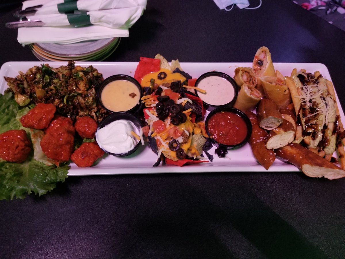 Eatingnormal1's tweet photo. Stadium View Sports Bar remains iconic and delicious just down the road from Lambeau Field. Check out our review at the link: https://t.co/e3r27IKNtU

#food #restaurantreviews #foodblog https://t.co/EfY1xVefpP