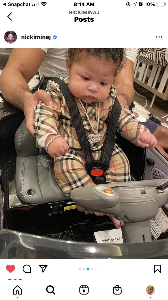 jesusxxo's tweet photo. PAPPA BEAR 😭😭😩😩😍🎁🧸 he’s so cute @NICKIMINAJ #pappabear #nickiminaj #nickiminajson https://t.co/KiI9461Eze