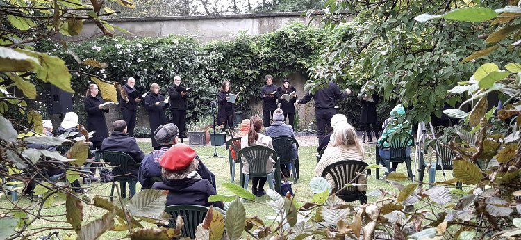 nuestrasingers's tweet photo. Plans for 2021 include:

🎶 New recordings of 20th and 21st century music 
🎶 Premiere of four new tracks written especially for us!
🎶 A concert or two as soon as it’s safe

AND we’re auditioning for altos and tenors. Confident sight singer? Hit reply... https://t.co/AJSNZz9Ook