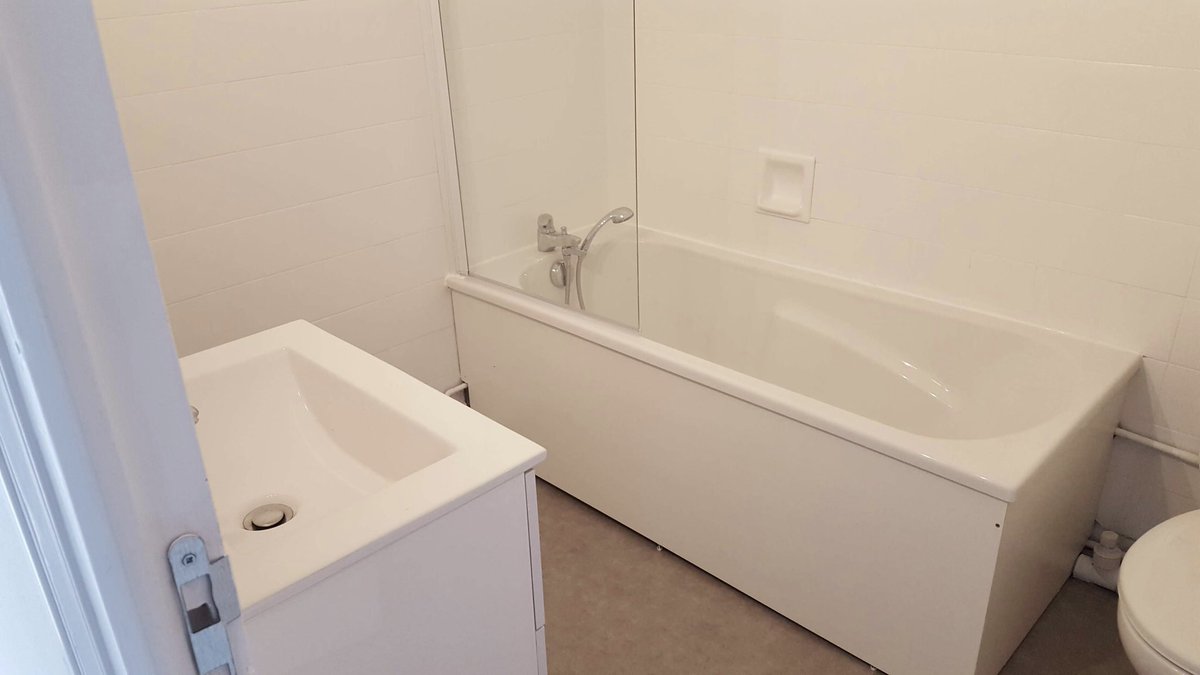 evan_blanc's tweet image. appart de 83m2 , 2 chambre pour 550€ charge comprise . Située à côté des halles entre place de la mottes et place d’aine . Disponible mtn 
Si quelqu’un est intéressé venez pv 
Partagez svp :)