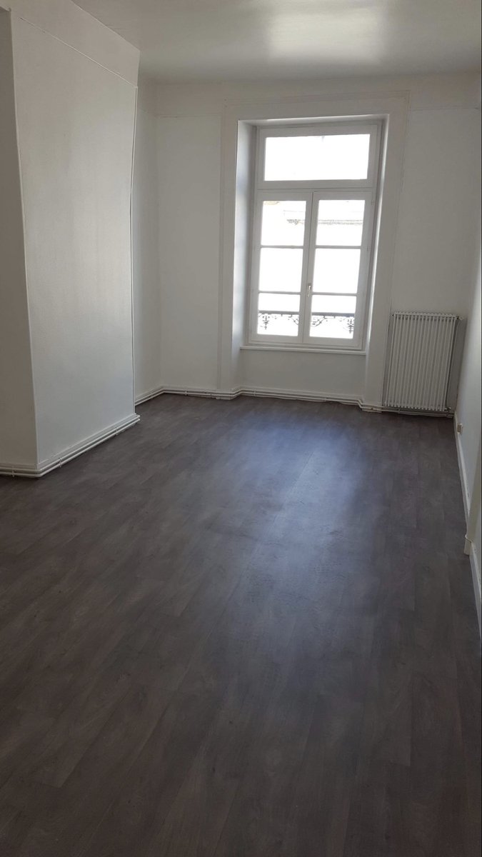 evan_blanc's tweet image. appart de 83m2 , 2 chambre pour 550€ charge comprise . Située à côté des halles entre place de la mottes et place d’aine . Disponible mtn 
Si quelqu’un est intéressé venez pv 
Partagez svp :)