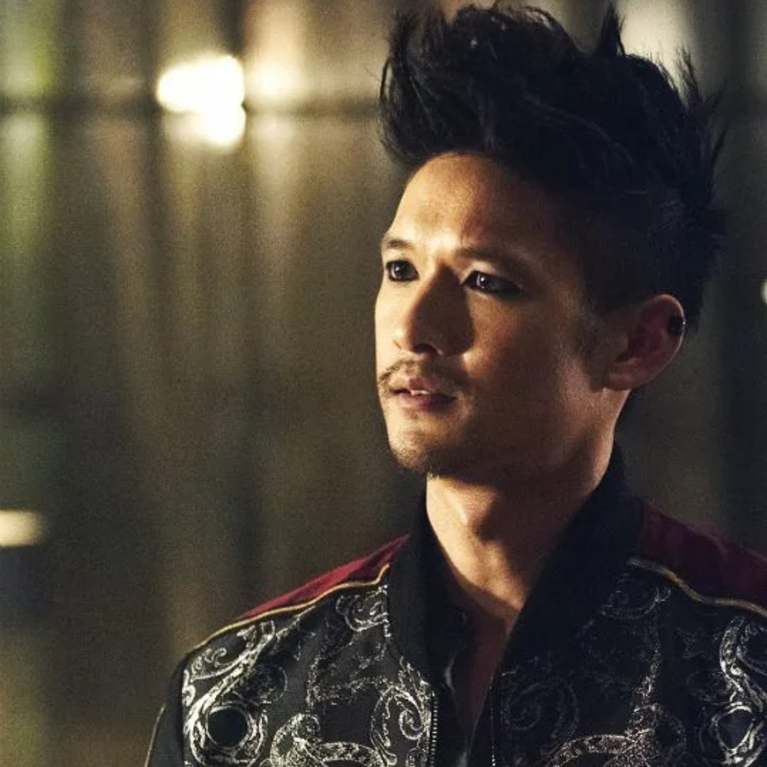 Magnus bane. Магнус Бейн Сумеречные охотники. Магмус Сумеречные охотники.