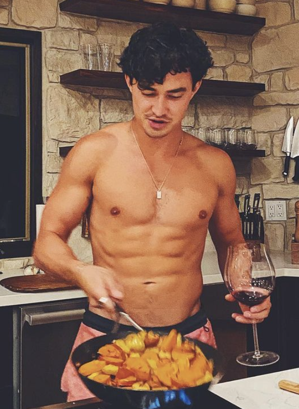 HotFamos's tweet photo. Gavin Leatherwood 🤤🤤🤤 https://t.co/YCrQ1lFd1B