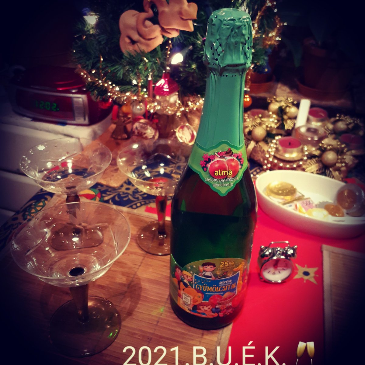 TrekiMaria's tweet image. B.U.É.K.2021🥂🍾🍀