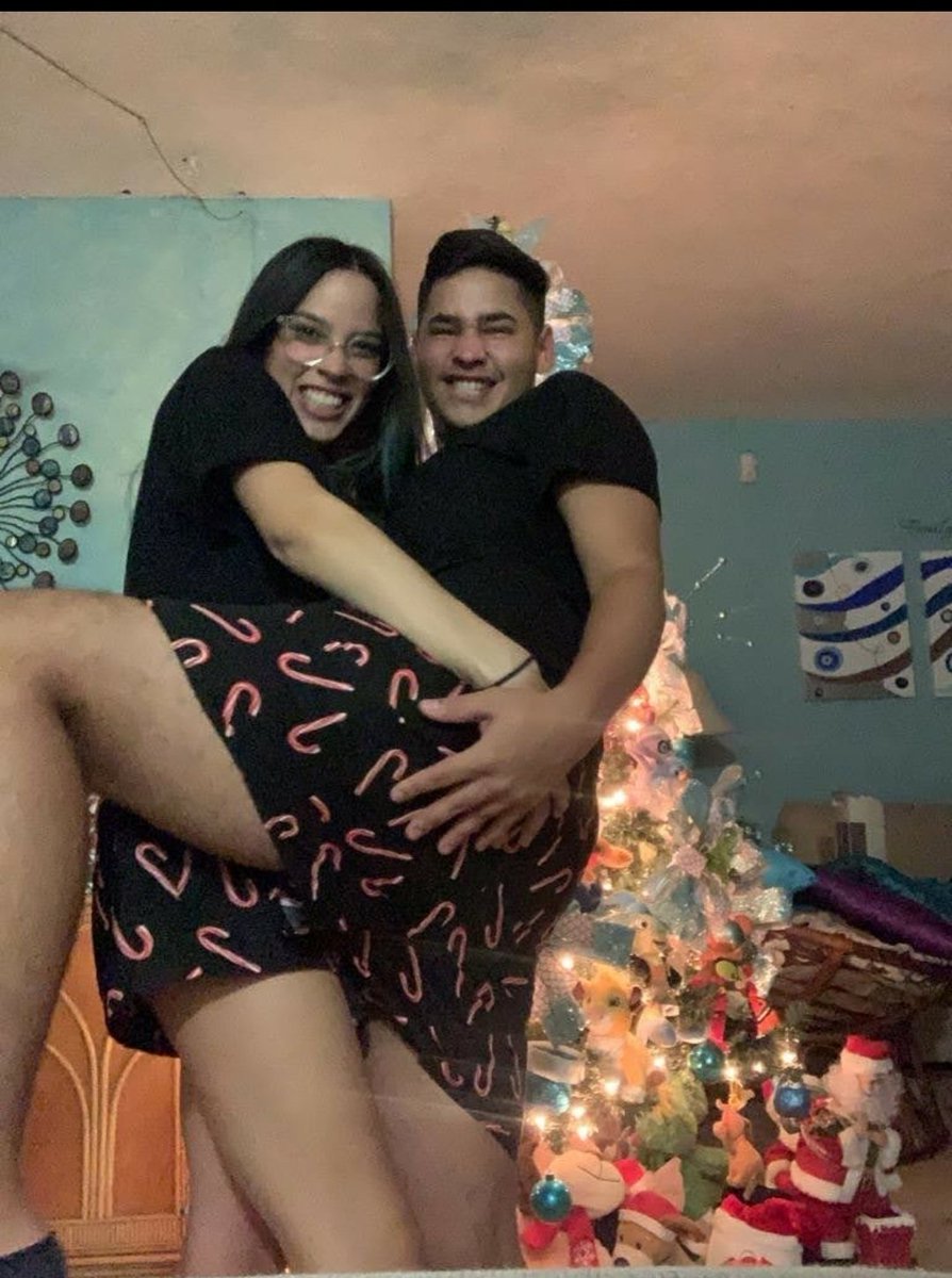 GivanAndre's tweet photo. Late christmas pics con la baby pero happy new years and happy holidays 🥰🥰 https://t.co/EZfWktEDce
