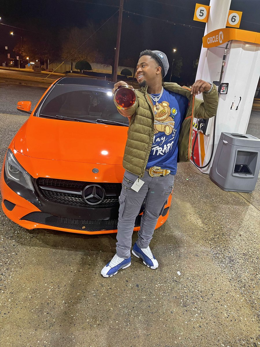 tridadon's tweet photo. Came up from nothing now im rocking designer👨🏾‍🎨, idc about clothes but it’s just a reminder 🙇🏾‍♂️💯 #Free9 #FreeFed #LLDES https://t.co/ZPYmZJ7OFL