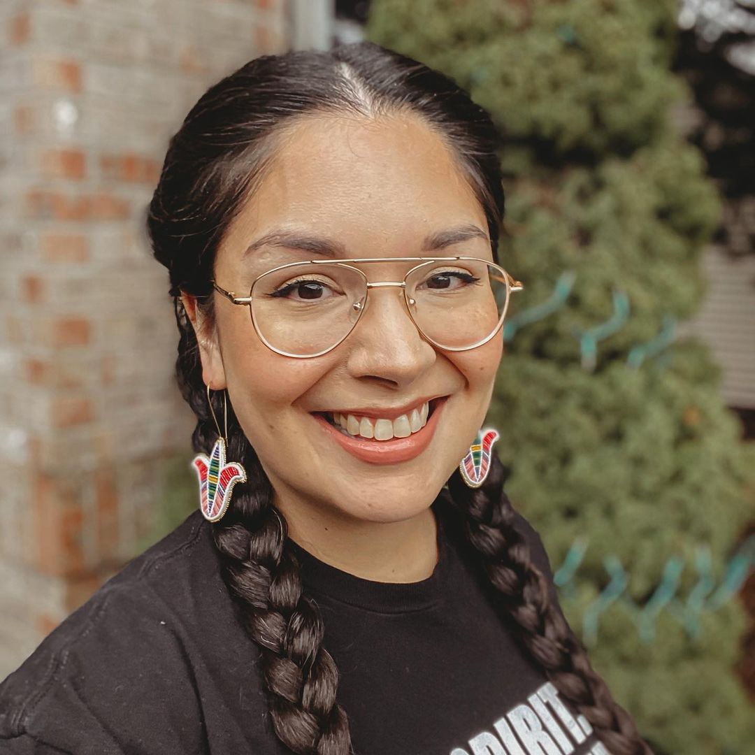 cheekbonebeauty's tweet photo. A fresh start to a new you. 💖 Your smile makes us smile ☺️ Thanks Jalynne for choosing Cheekbone Beauty. Here's to another year of being older and wiser! ⚡

#CheekboneBeauty #SustainableBeauty #NativeBrands #NewYear https://t.co/sKc4p4ydbX