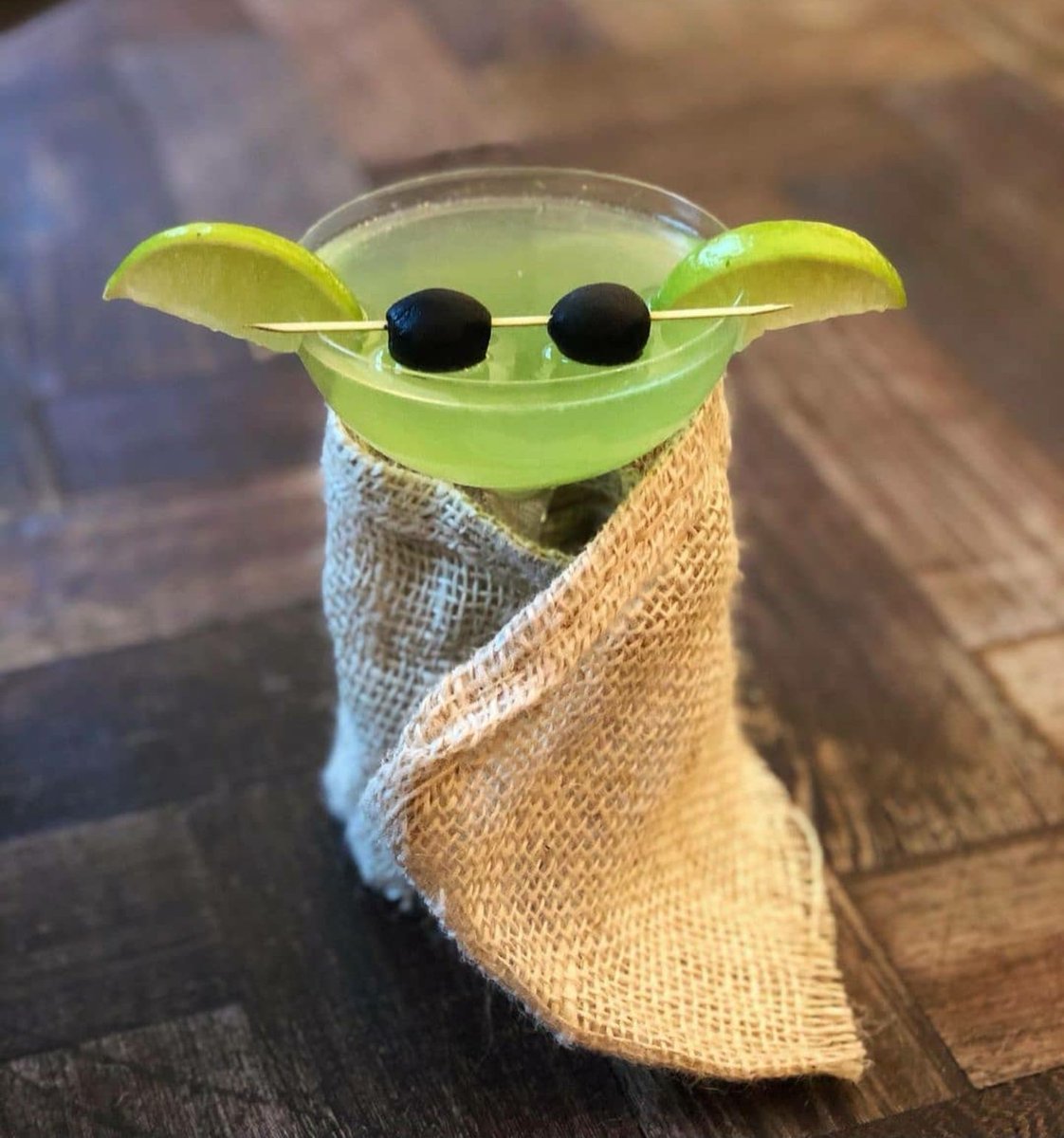 redator's tweet image. Bebe Yoda
