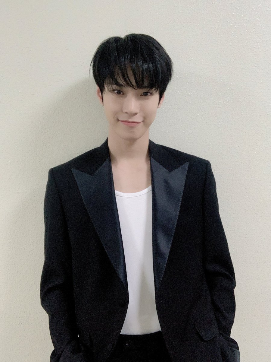 Dilfication of Kim Doyoung through 2020, a thread