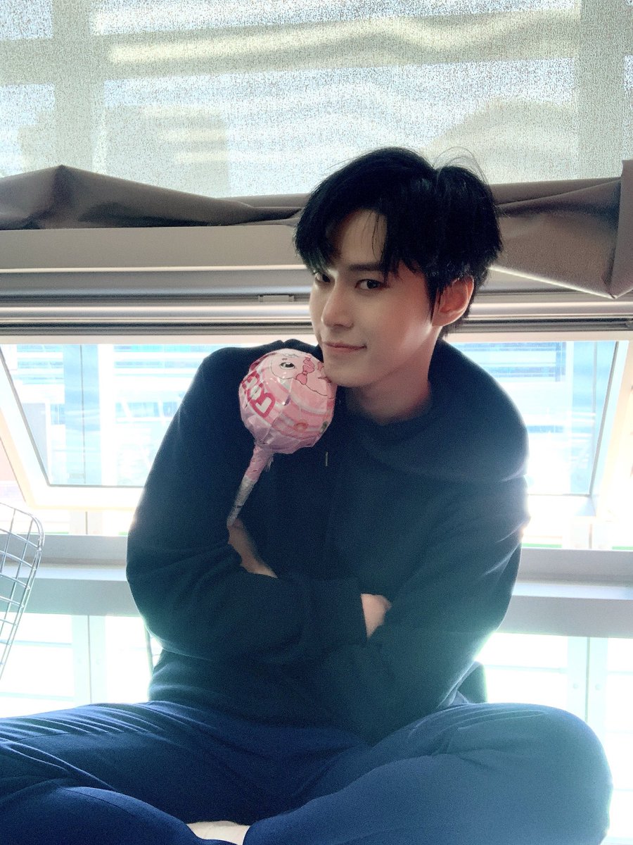 Dilfication of Kim Doyoung through 2020, a thread