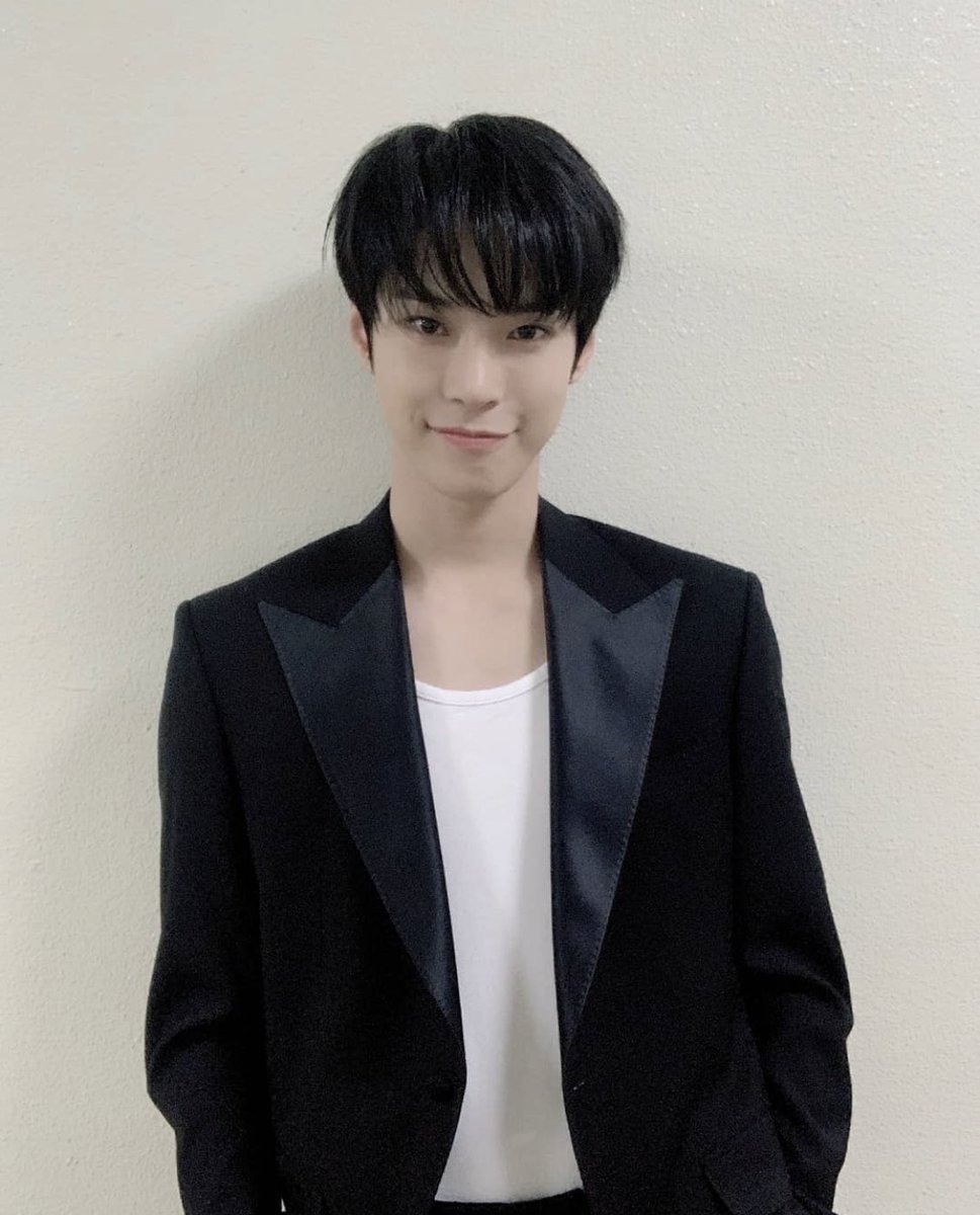 Dilfication of Kim Doyoung through 2020, a thread