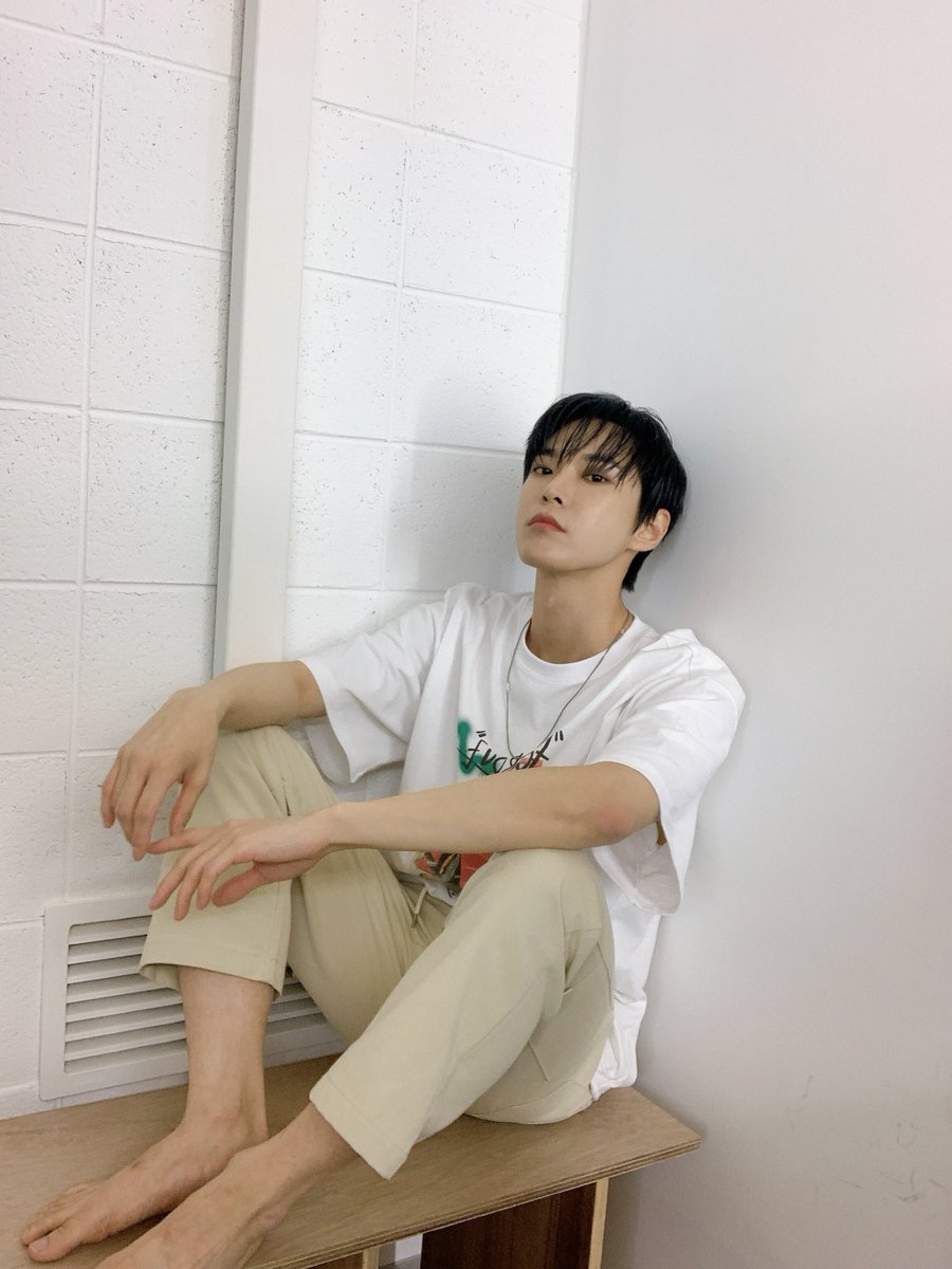 Dilfication of Kim Doyoung through 2020, a thread
